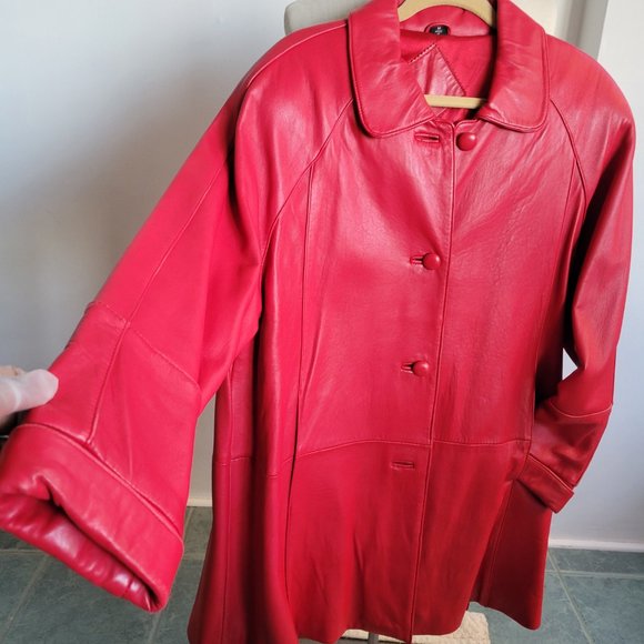 Bright Red Women’s Leather Coat – Size M - Picture 11 of 16